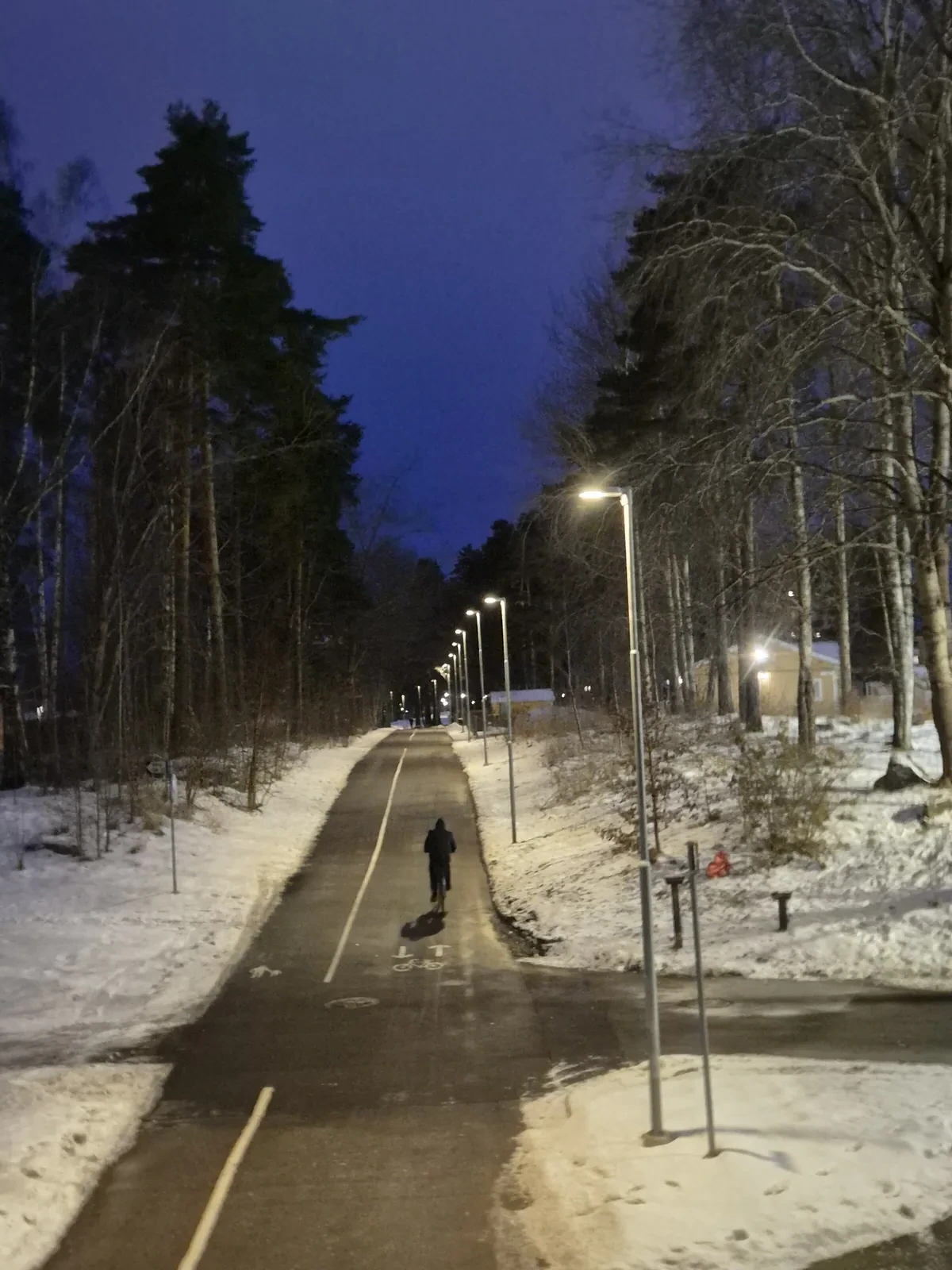 Örebro Vivalla GC-väg, kvällsbelysning